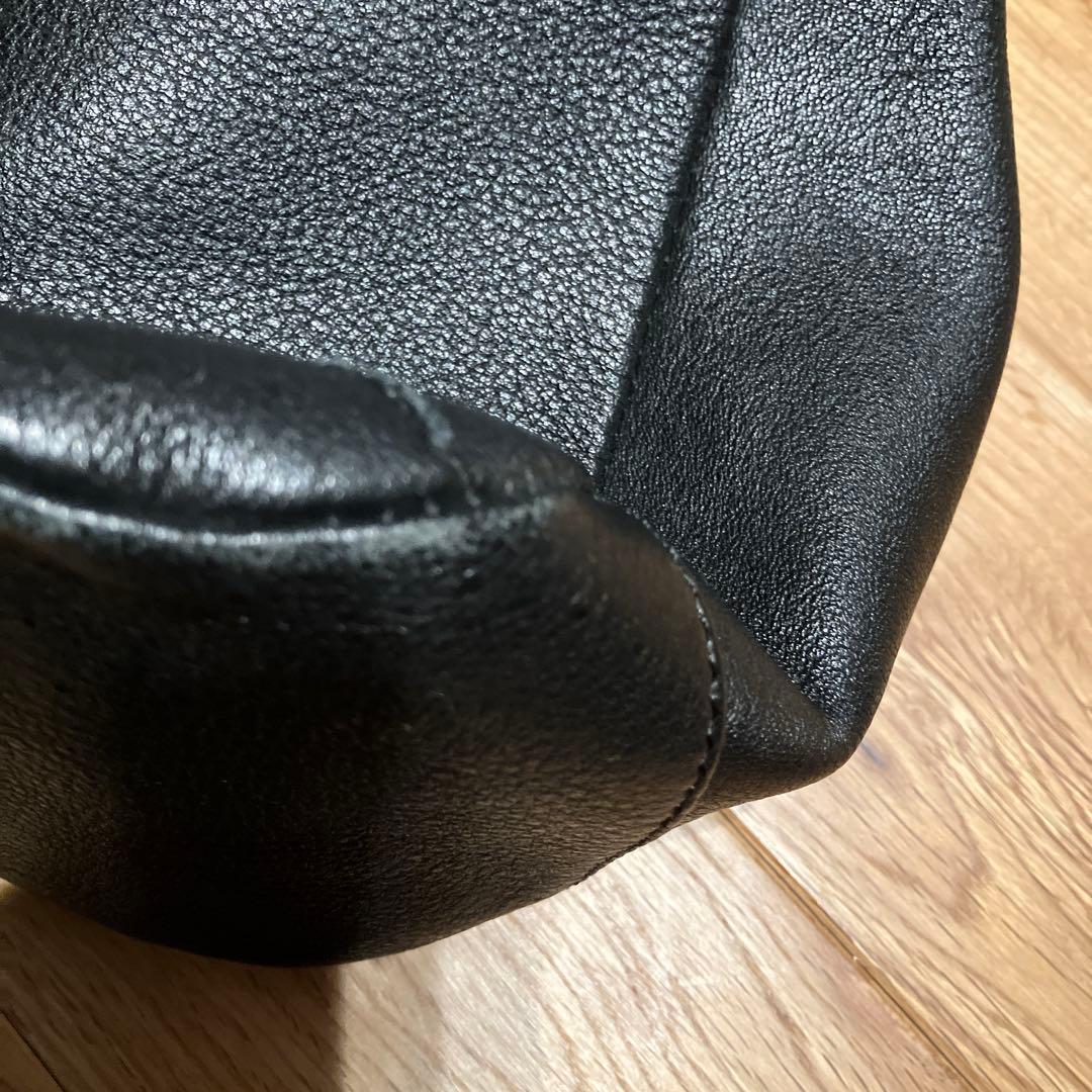 soutiencollar 黒 レザーハンドバッグ