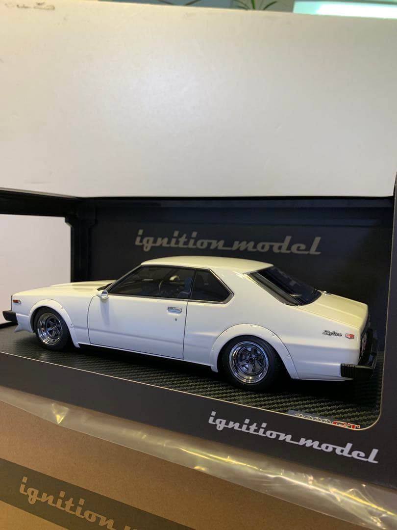 IGモデル1/18 日産 スカイライン 2000 GT-ES C210 ホワイト