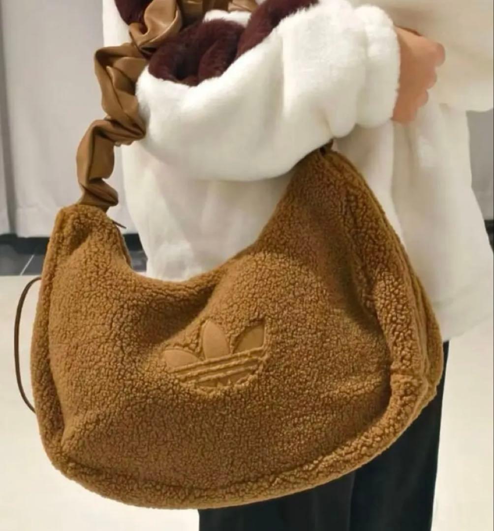 【韓国アディダス〉】adidas ボアショルダーバッグ ブラウン　新品正規品
