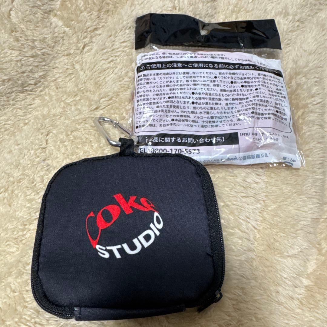 ミセスグリーンアップル カラビナ付クッションポーチ - メルカリ