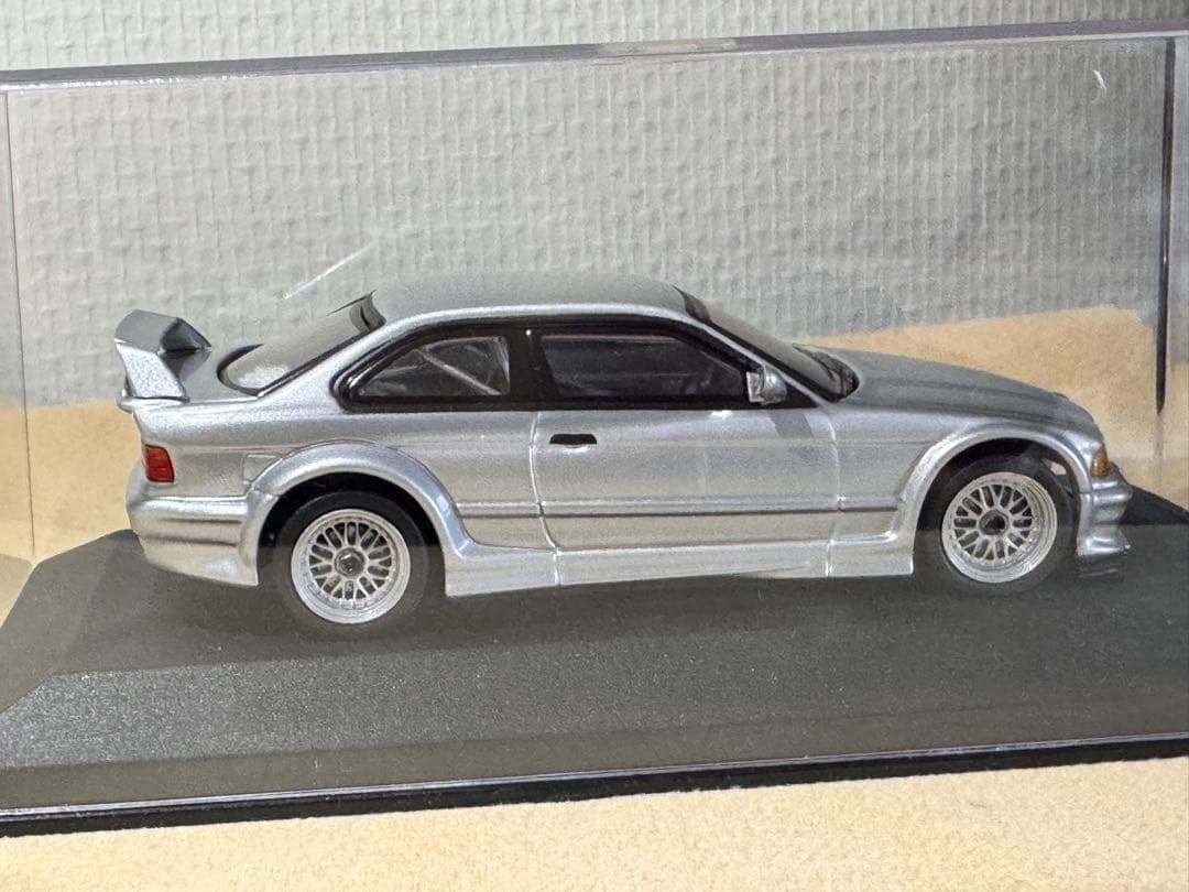 ミニチャンプス、BMW M3 GTR (E36) 1993 シルバー ミニカー