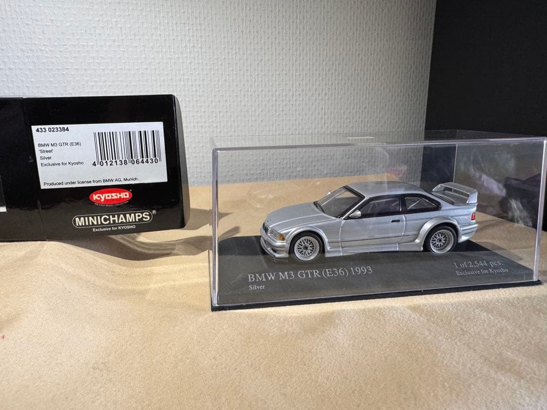 ミニチャンプス、BMW M3 GTR (E36) 1993 シルバー ミニカー