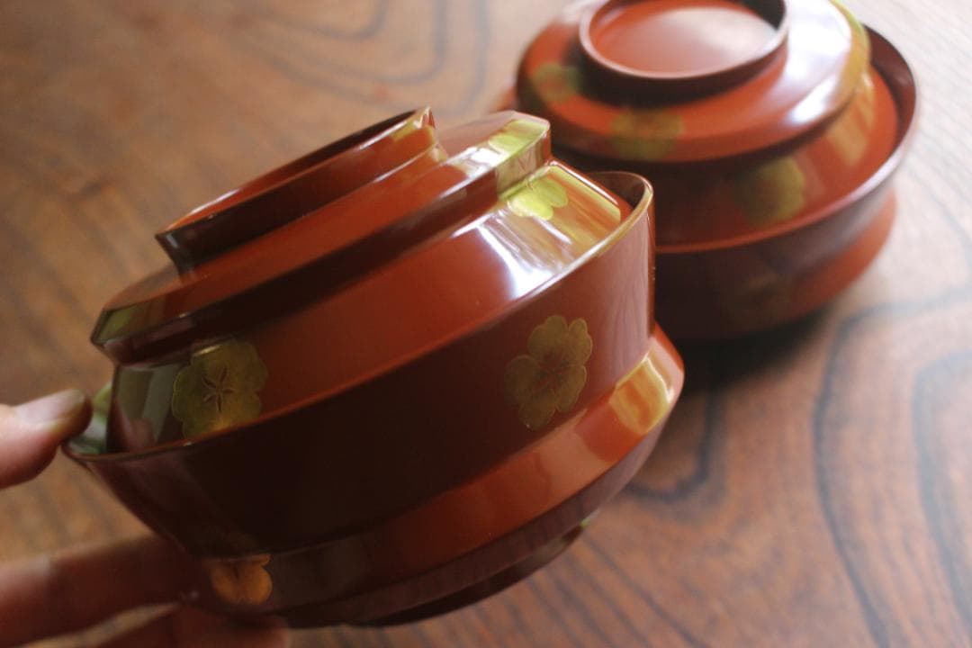 デッドストック！深みある朱漆に優美な梅蒔絵の映えるお椀2点（検輪島塗京塗雑煮椀