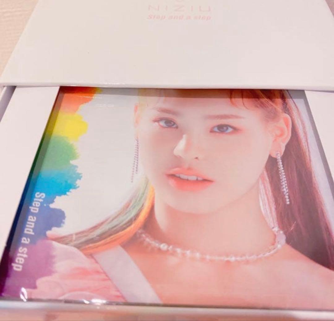 Niziu CD step and a step take a picture