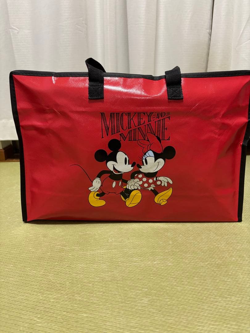 ディズニーストア　ラッキーバッグ　2026　福袋　&バスタオル♡ミッキーボトル！
