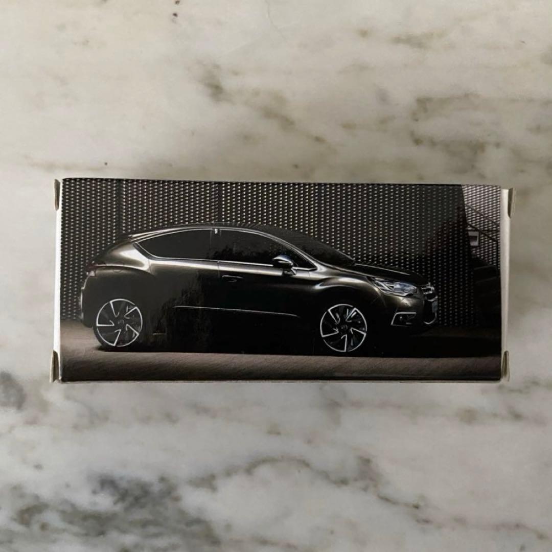 CITROEN DS4 ホワイトミニカー 1/43