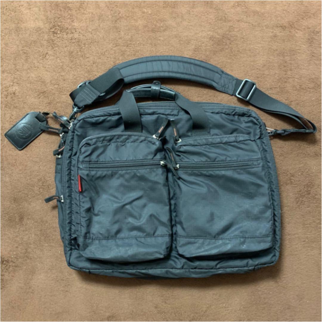 KAWS ストア 蓄光 companion FIVE YEARS LATER