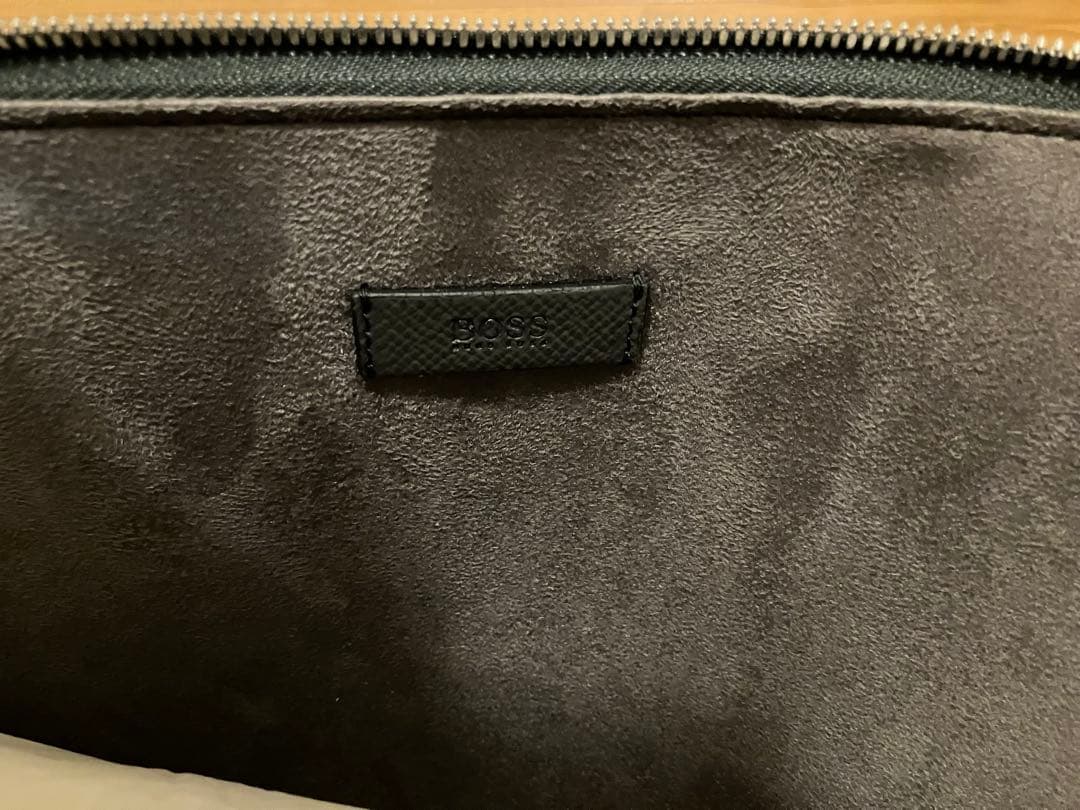 M*a様 HUGO BOSS／ロゴ入りレザー／ビジネスバッグ