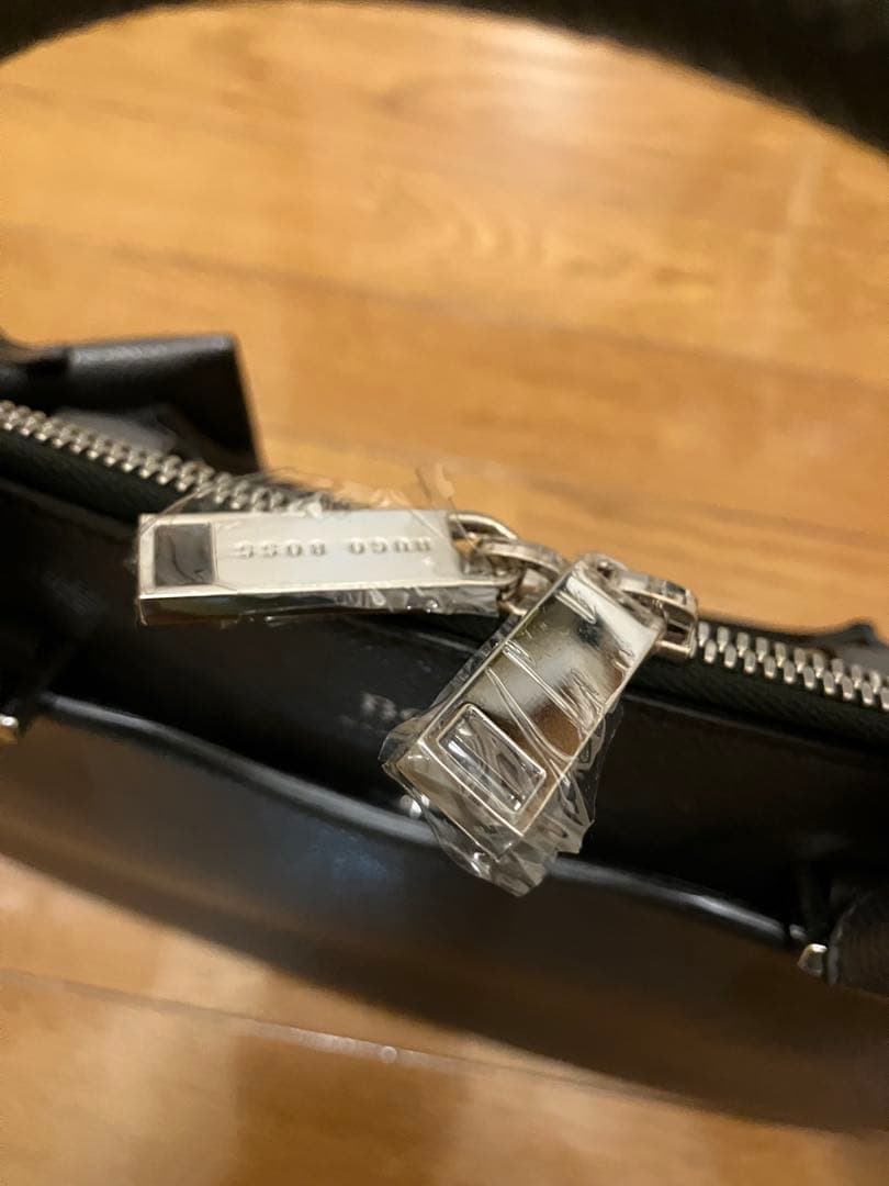 M*a様 HUGO BOSS／ロゴ入りレザー／ビジネスバッグ