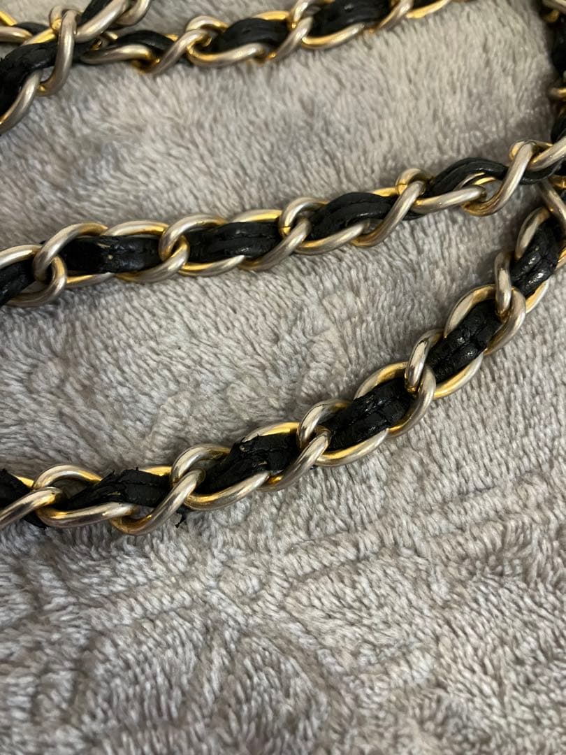 CHANEL ブラック ショルダーバッグ タッセル付き