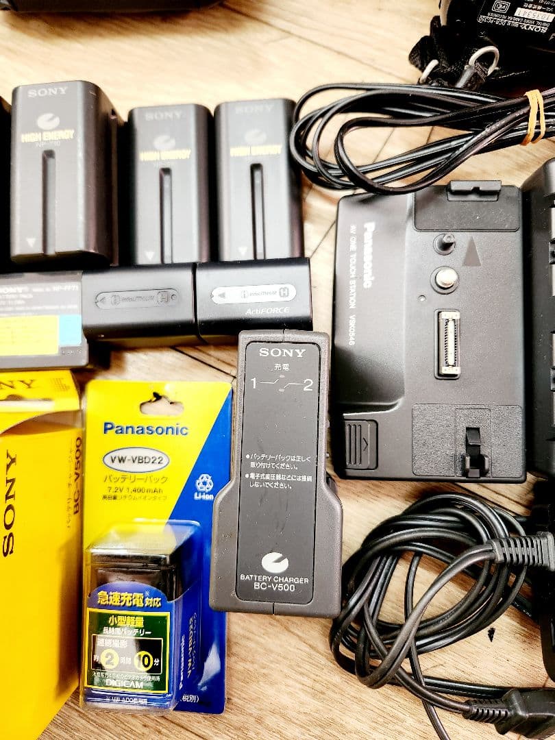 SONYハンディカム　まとめて　本体充電器バッテリー配線等現状品