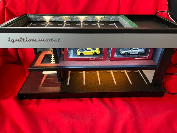 限定ミニカー2台付き！イグニッションモデル　ジオラマ　100限定　1/64
