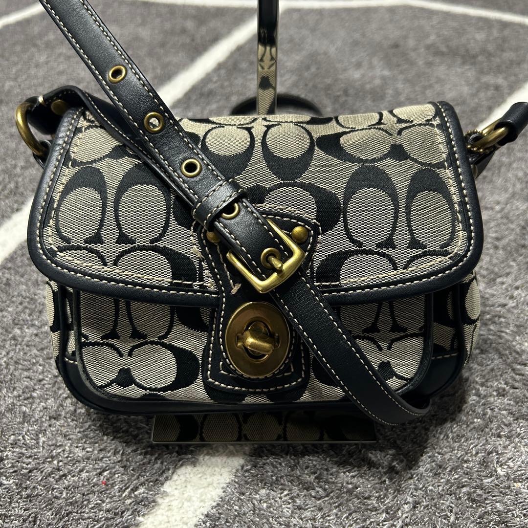 希少 美品 コーチ ショルダーバッグ シグネチャー ターンロック クロスボディ