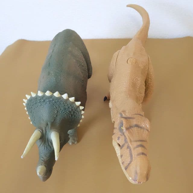 【フィギュア】ティラノサウルスvsトリケラトプス ジュラシックワールド パーク