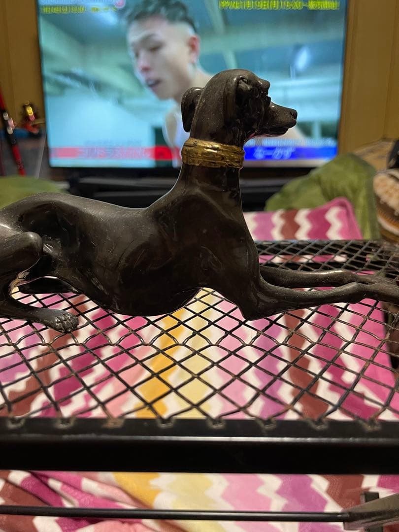 犬 グレイハウンドのブロンズ？置物2体セット - メルカリ