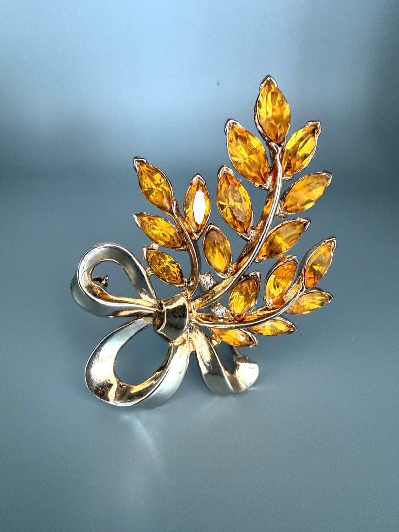 lotuscloud 2527⭐️TRIFARI トリファリヴィンテージブローチ