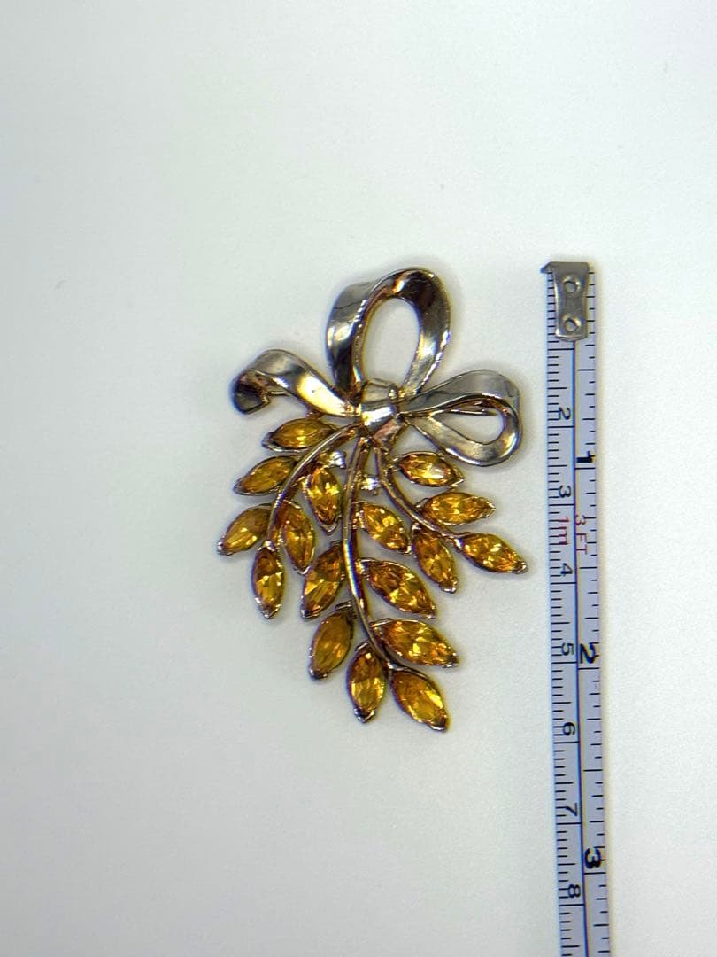 lotuscloud 2527⭐️TRIFARI トリファリヴィンテージブローチ