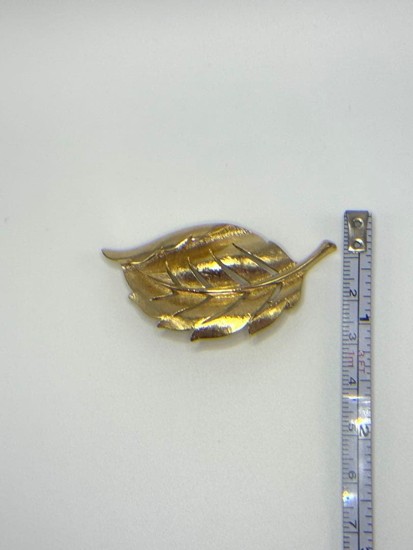 lotuscloud 2527⭐️TRIFARI トリファリヴィンテージブローチ