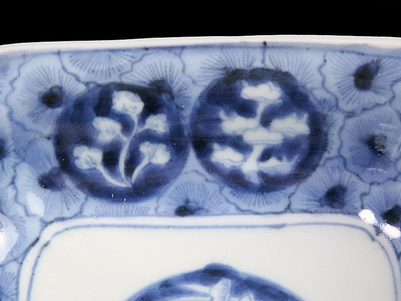 古伊万里 染付 撫子繋ぎ 丸紋に松と鶴の図 四方皿