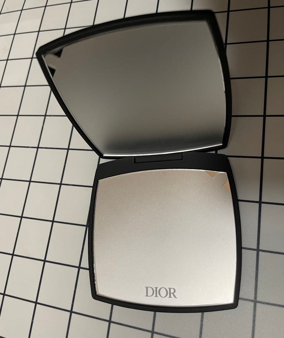 Dior ノベルティ　コンパクトミラー 鏡　化粧　ブラック　黒　オシャレ　上品