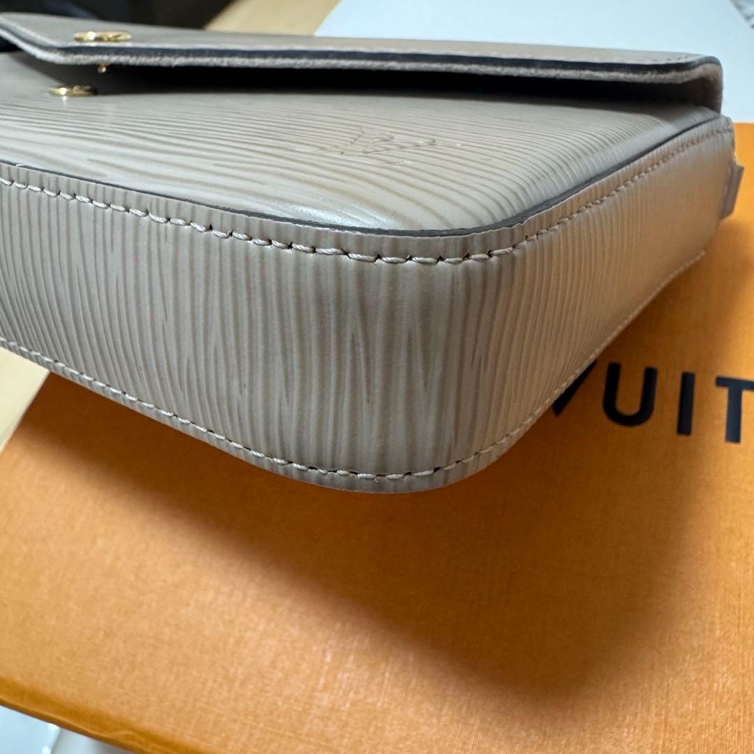 ルイヴィトン エピ ポシェットフェリシー