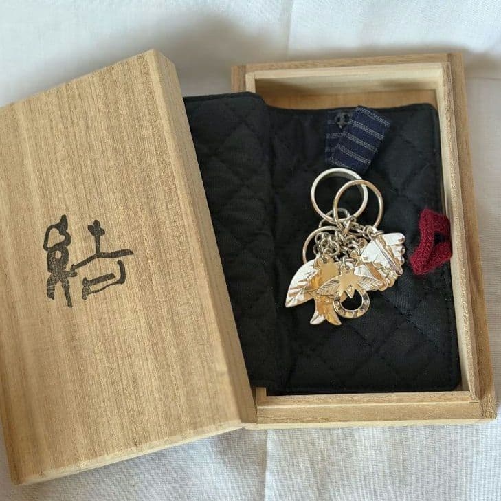 沖縄伝統工芸 「金細工またよし」房指輪　銀細工「結」桐箱入り、専用布袋付き