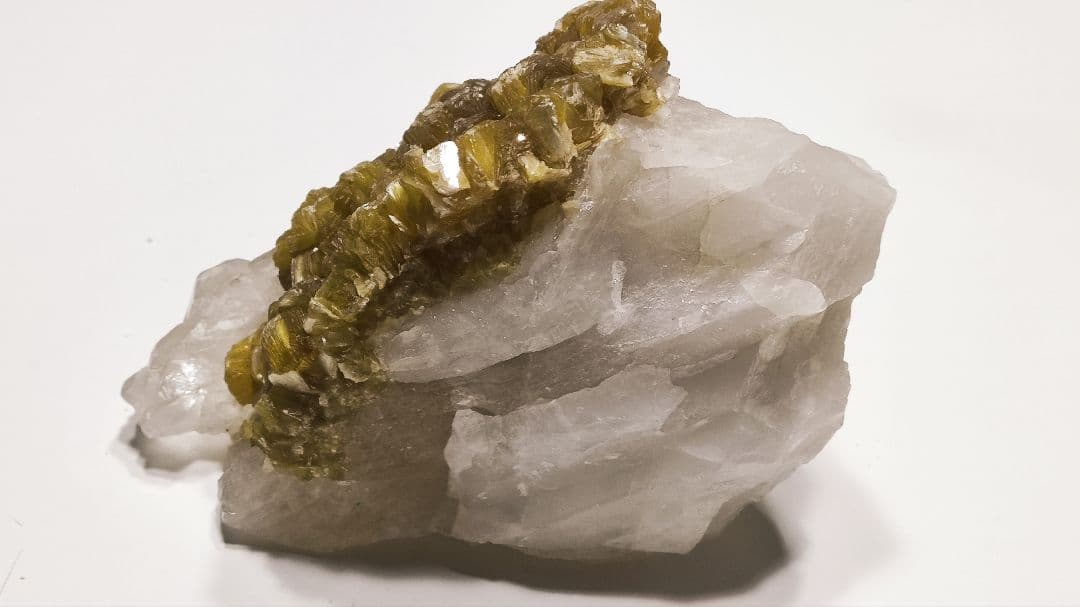 パワーストーン 天然石 イエローマイカ(モスコバイト) 1,476g N.810