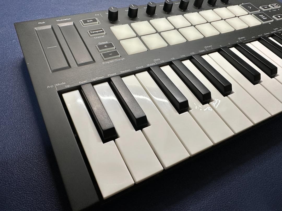 【美品】Launchkey Mini MK3 25鍵 MIDIキーボード