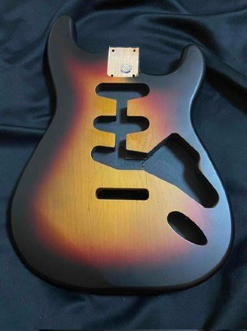 ストラトキャスター サンバーストボディとローストメイプルネックセット打痕の為特価