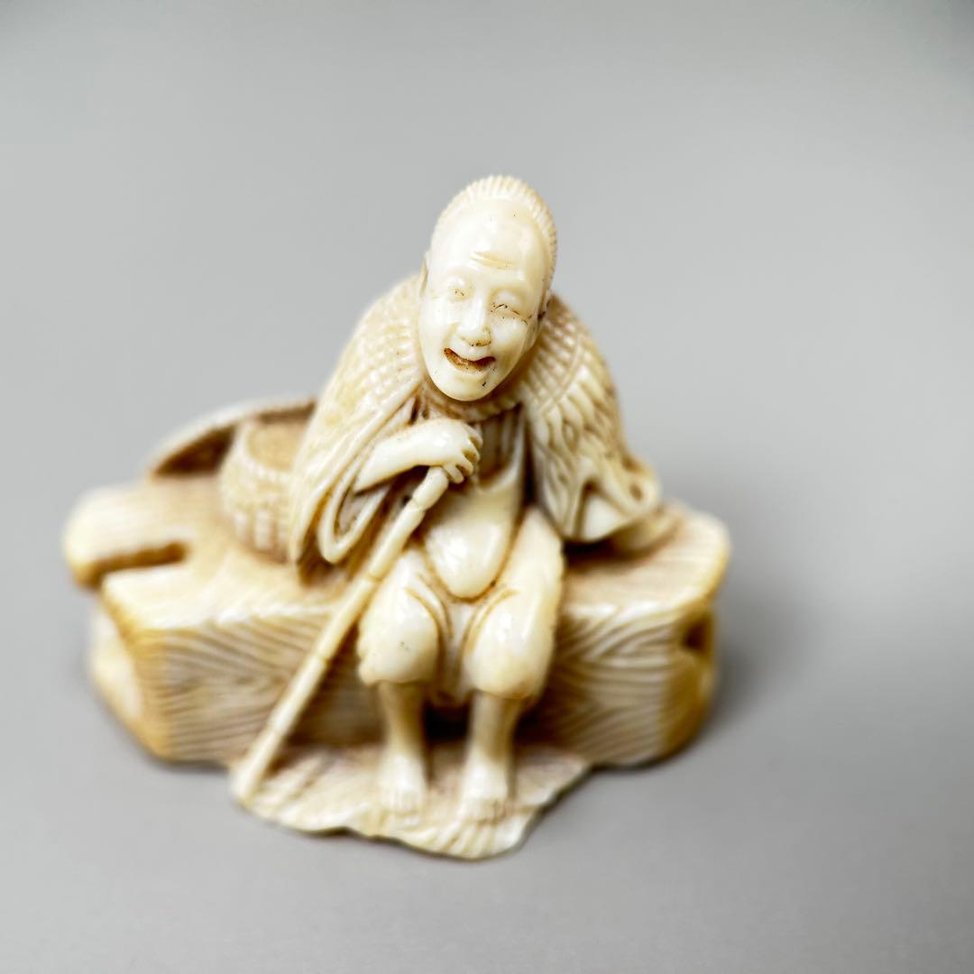 極上 根付 天然素材アンティーク骨董 飾り物 古美術 置物 細密細工 彫刻