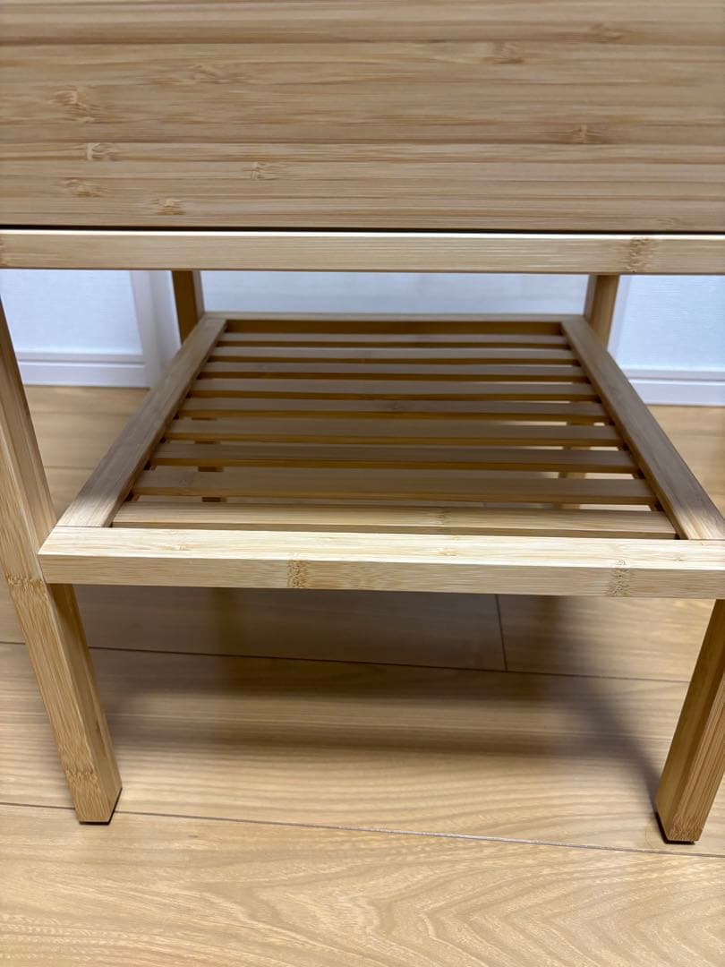 IKEAのベッドサイドテーブル IKEA イケア ベッドサイドテーブル 竹