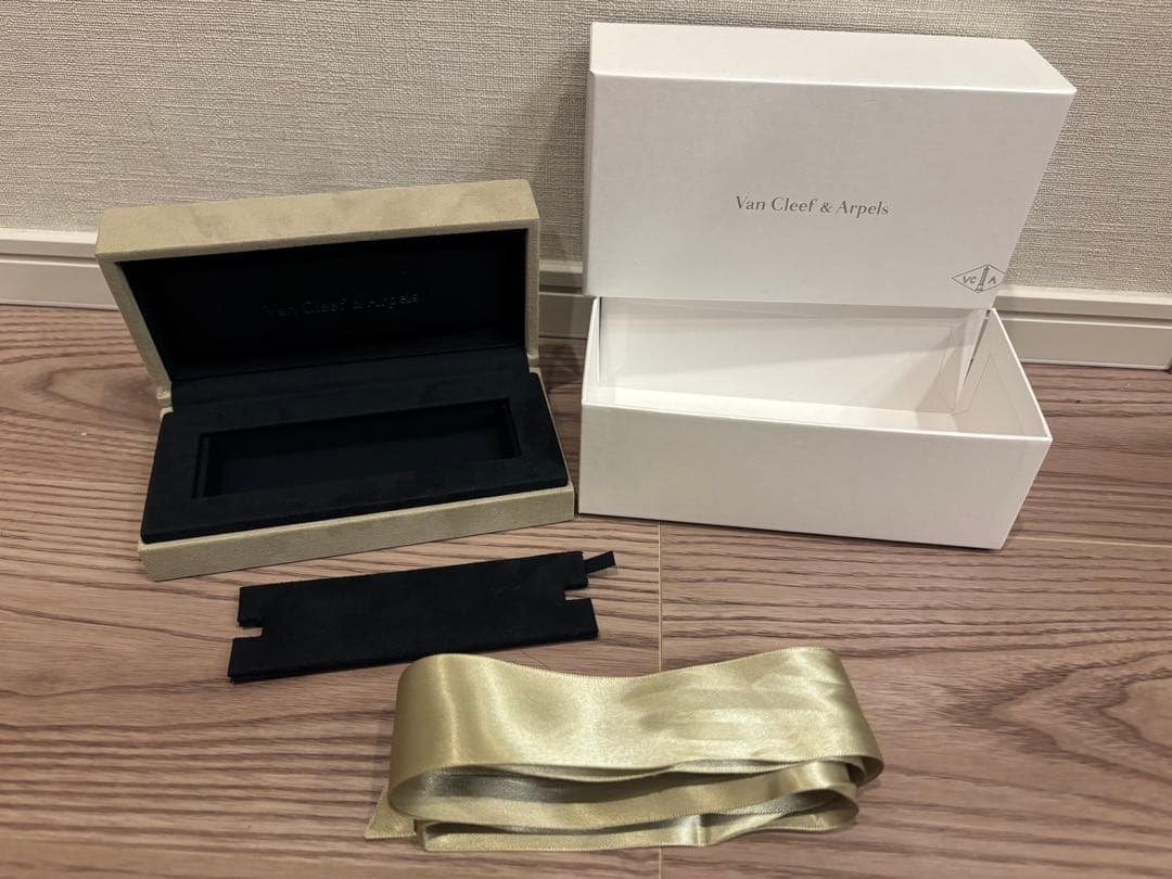 Van Cleef & Arpels 空箱 ギフトボックス