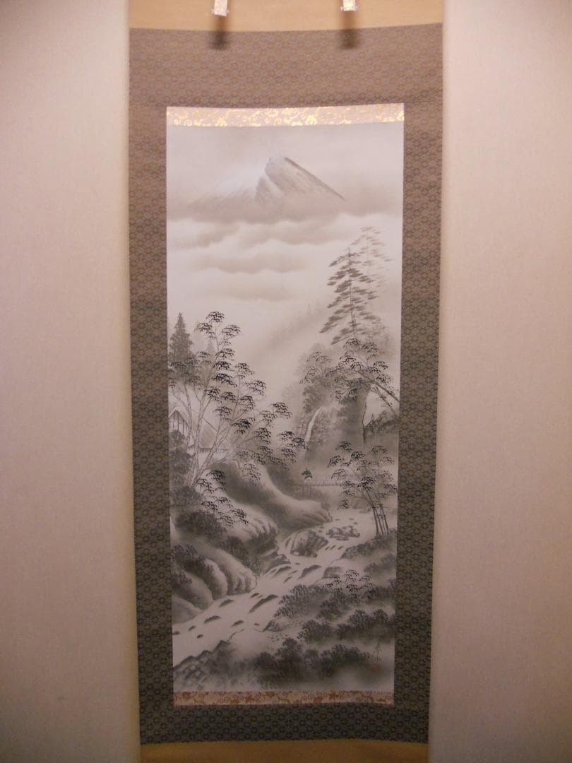 掛け軸 若山春水 富士山水 絹本 希少 軸装 茶道具 掛軸 美品 です。
