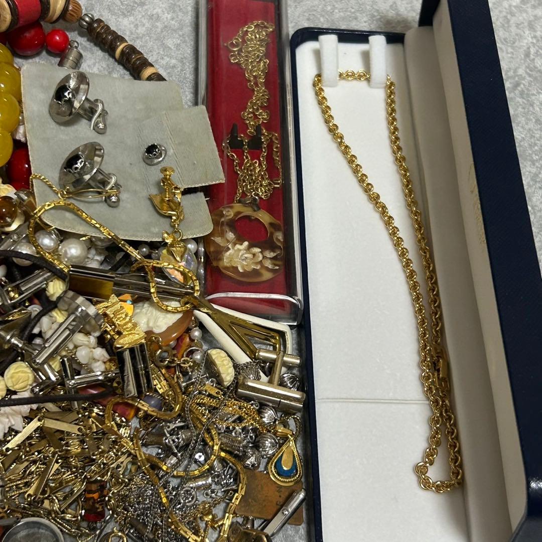 遺品整理　アクセサリーまとめ　ジャンク