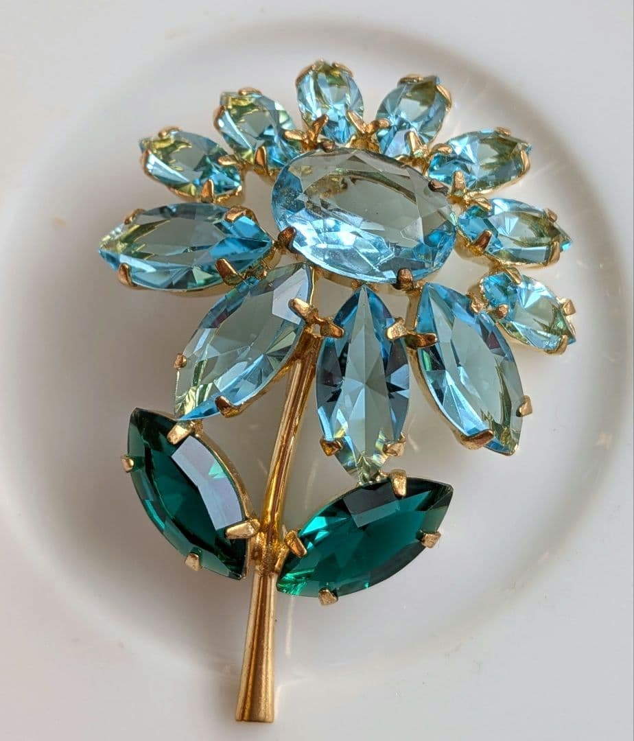 アクアマリンブルー ビジュー フラワーデザイン ブローチ 美品 JULIANA？ アクアマリンブルー ビジュー フラワーデザイン ブローチ 美品 JULIANA？