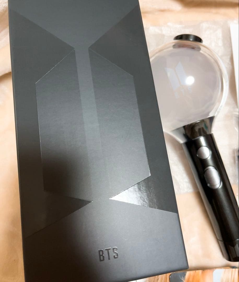 美品☆BTS ペンライト アミボム ver.4 トレカ付き - メルカリ