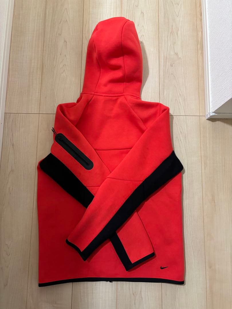 NIKE テックフリース 赤黒