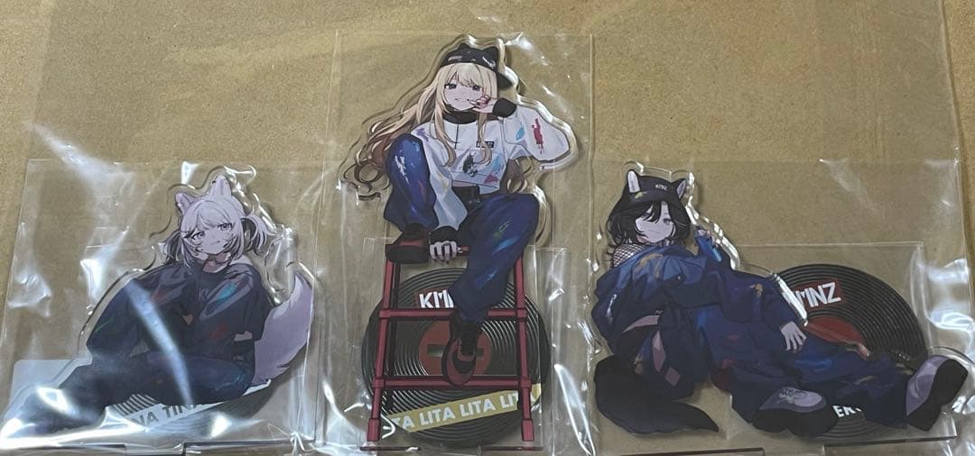 KMNZ アクリルスタンド 3種セット グッズ-スタンドポップ】KMNZ 緜先生