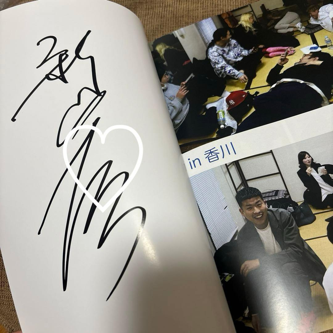 さや香 新山 直筆サイン入りフォトブック - メルカリ