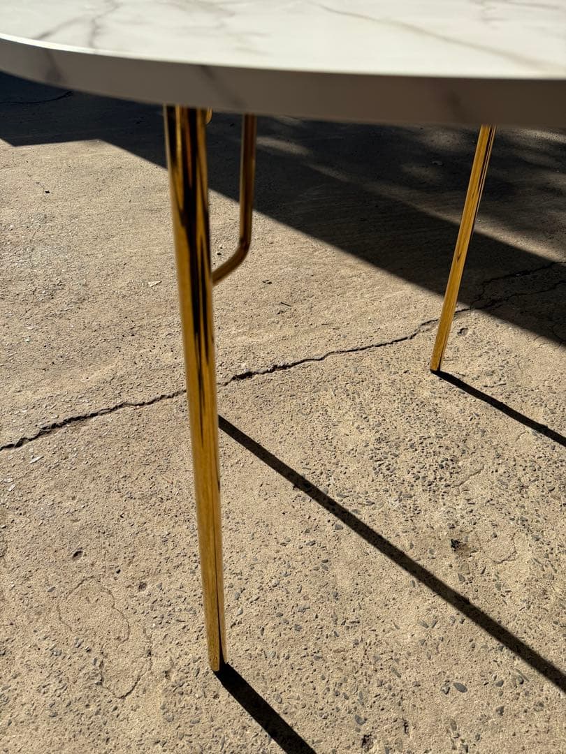 フランフラン ベル 大理石風ホワイトラウンドダイニングテーブル✨