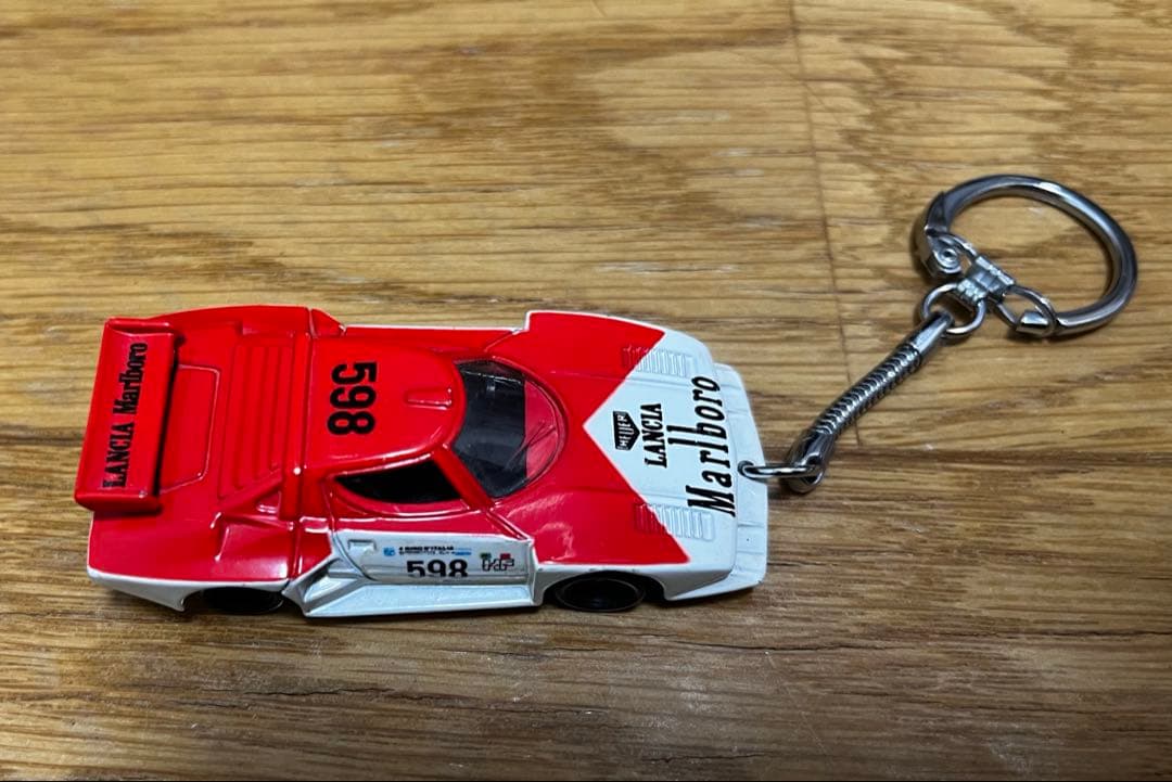 トミカ　Lancia ミニカー キーホルダー付き ストラトス　ターボ