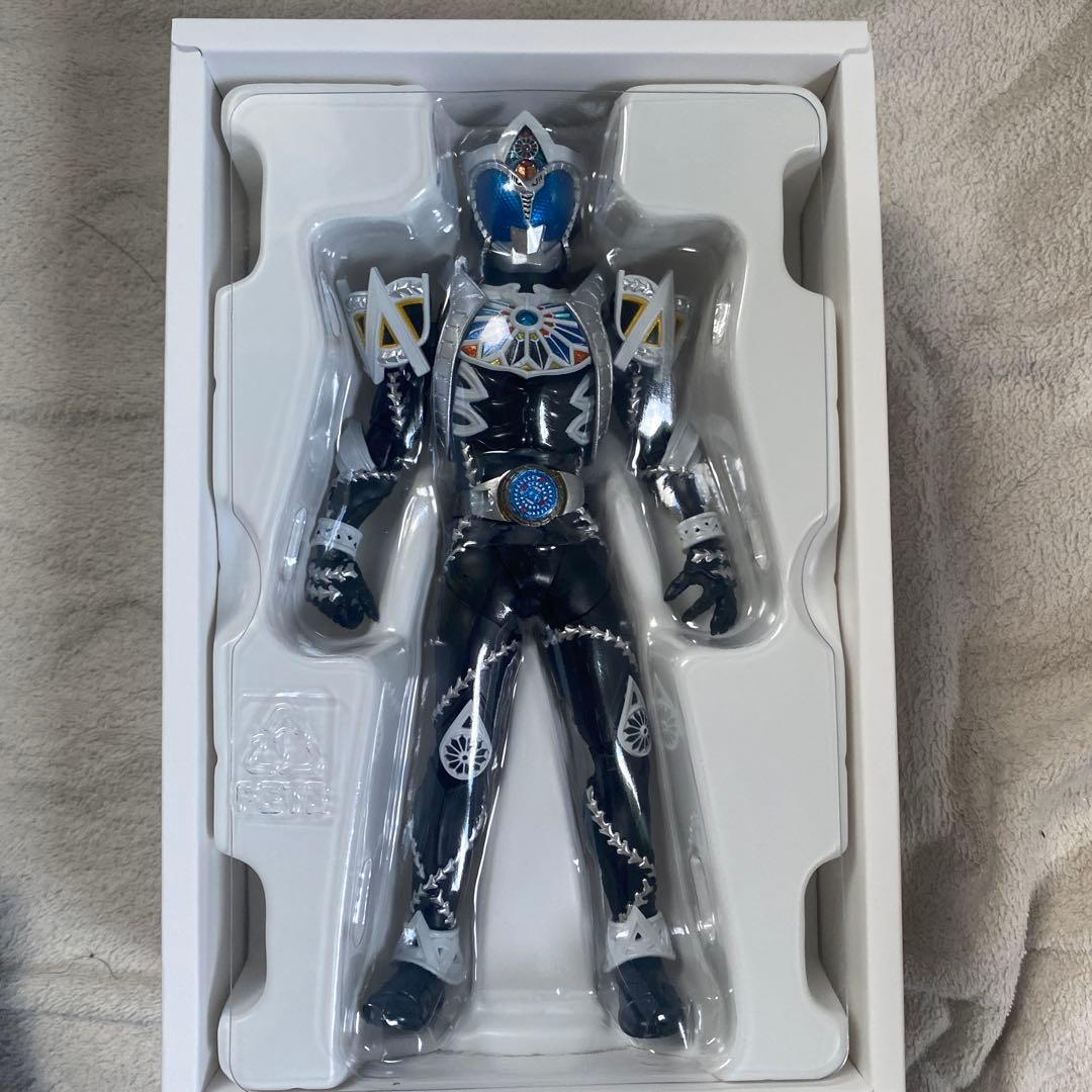真骨彫製法 仮面ライダーサガ フィギュアーツ 仮面ライダーキバ S.H.