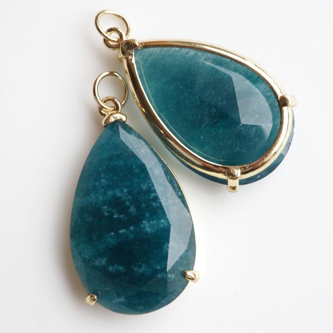 【Noel】希少色ティールブルー翡翠の大粒枠留めネックレストップ