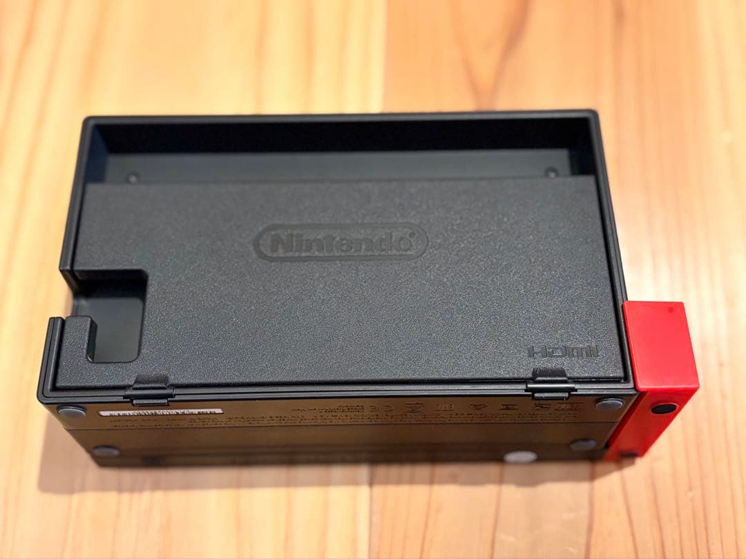 新型 Nintendo Switch 本体 ジョイコン microSD ケース付