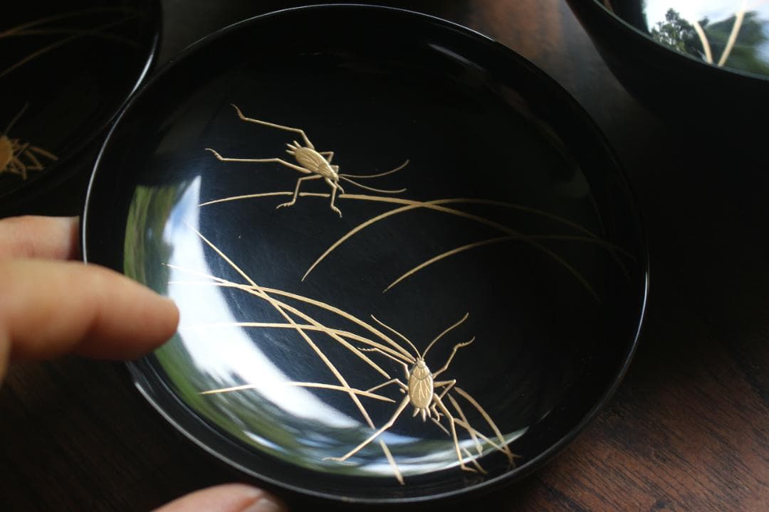 時代逸品！極上黒漆に風情ある秋虫蒔絵の映えるお椀2点（