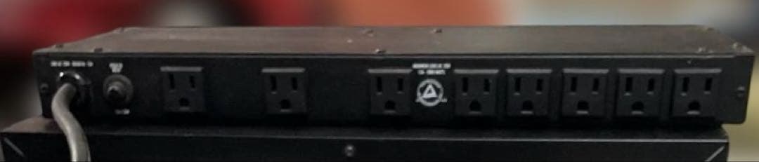 【中古】FURMAN M-8x2 ラックマウント電源タップ