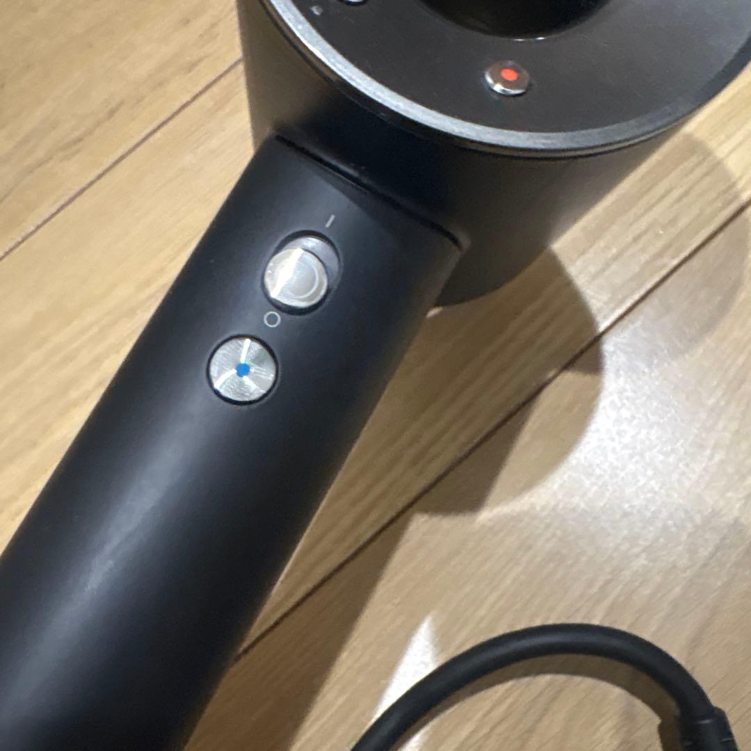 ダイソンドライヤー　HD08