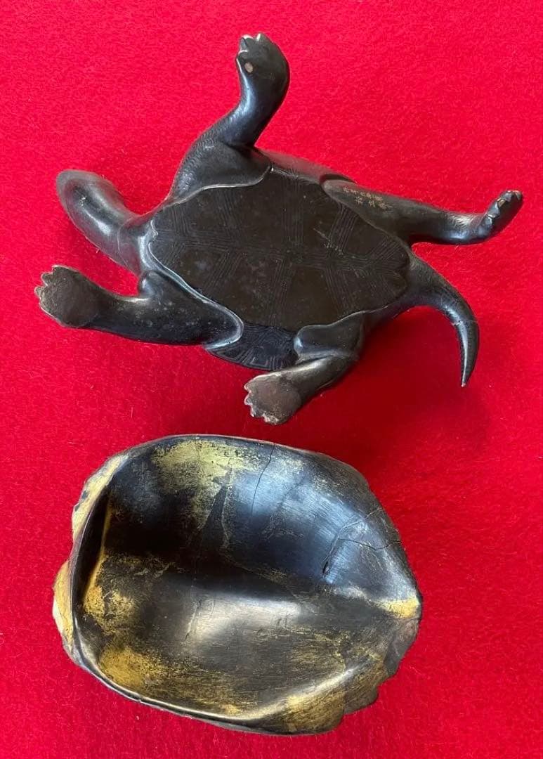 美術作品・亀の彫像・小物入れ・骨董品・松立斉・亀彫刻・印籠・彫刻・