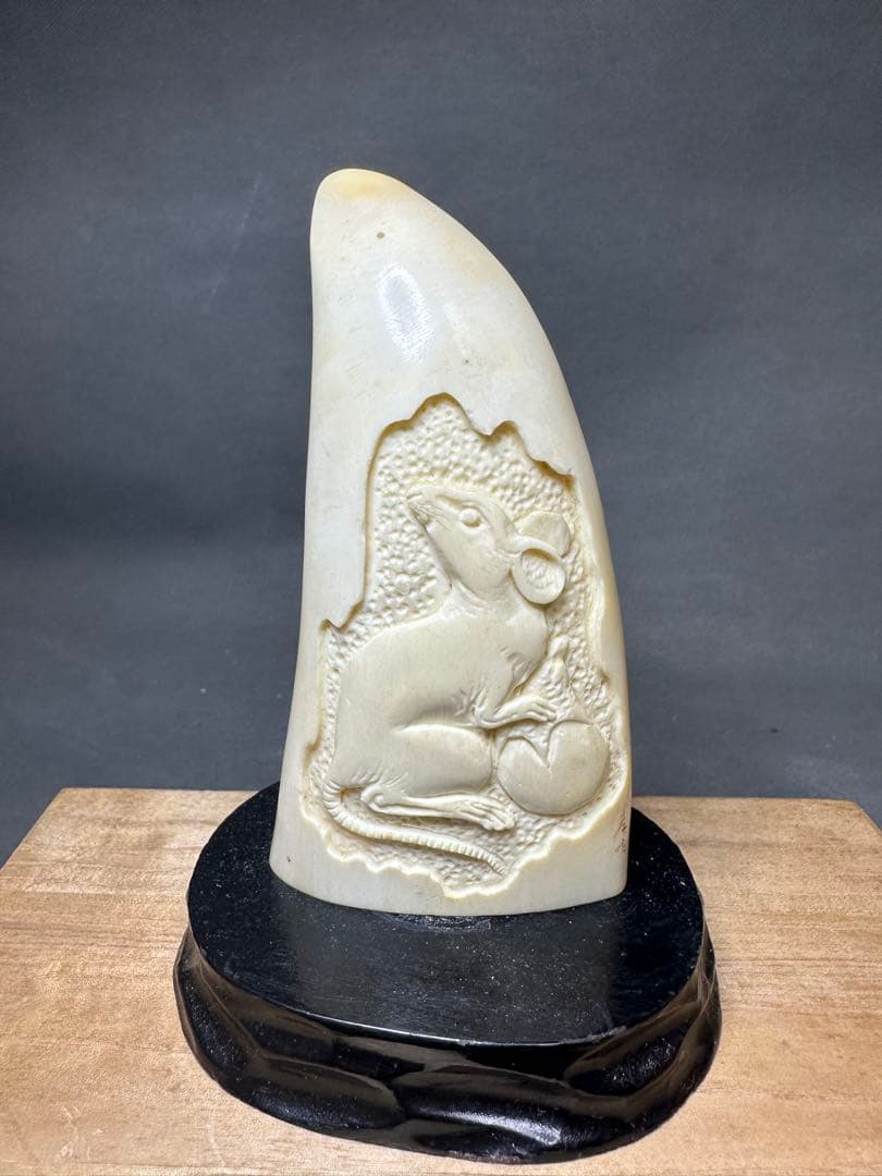 鯨歯　マッコウクジラ　天然素材　アンティーク　骨董　飾り物　古美術品　 置物 鯨歯 マッコウクジラ 天然素材 アンティーク 骨董 飾り物 古美術品 置物
