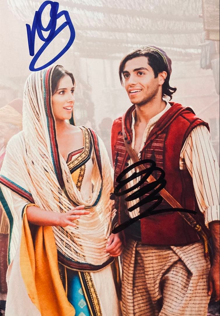 アラジン メナ・マスード & ナオミ・スコット 直筆サイン入り写真 gm4